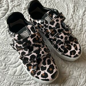 NWOT Goats The 305K pink leopard  platform sneaker. Velcro close No wear no box